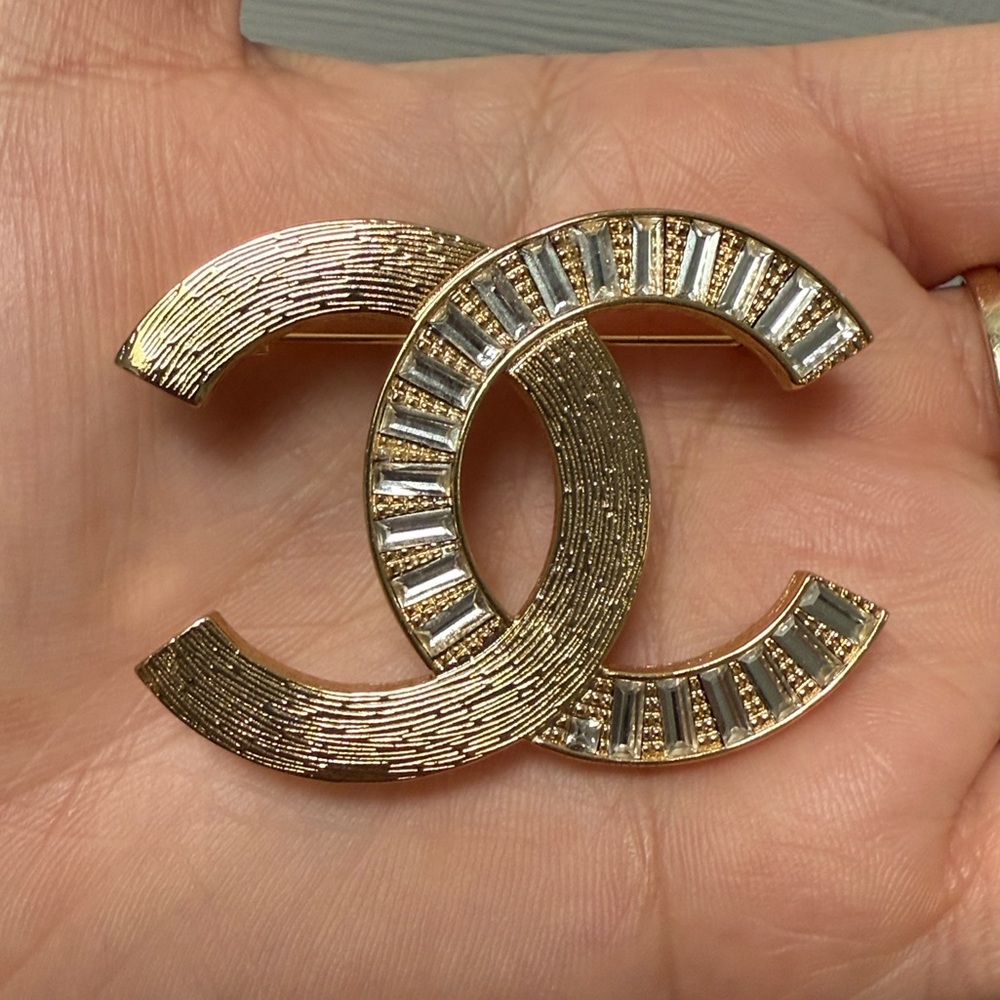 CHANEL - Gold and Silver Women's Jewelry Brooch